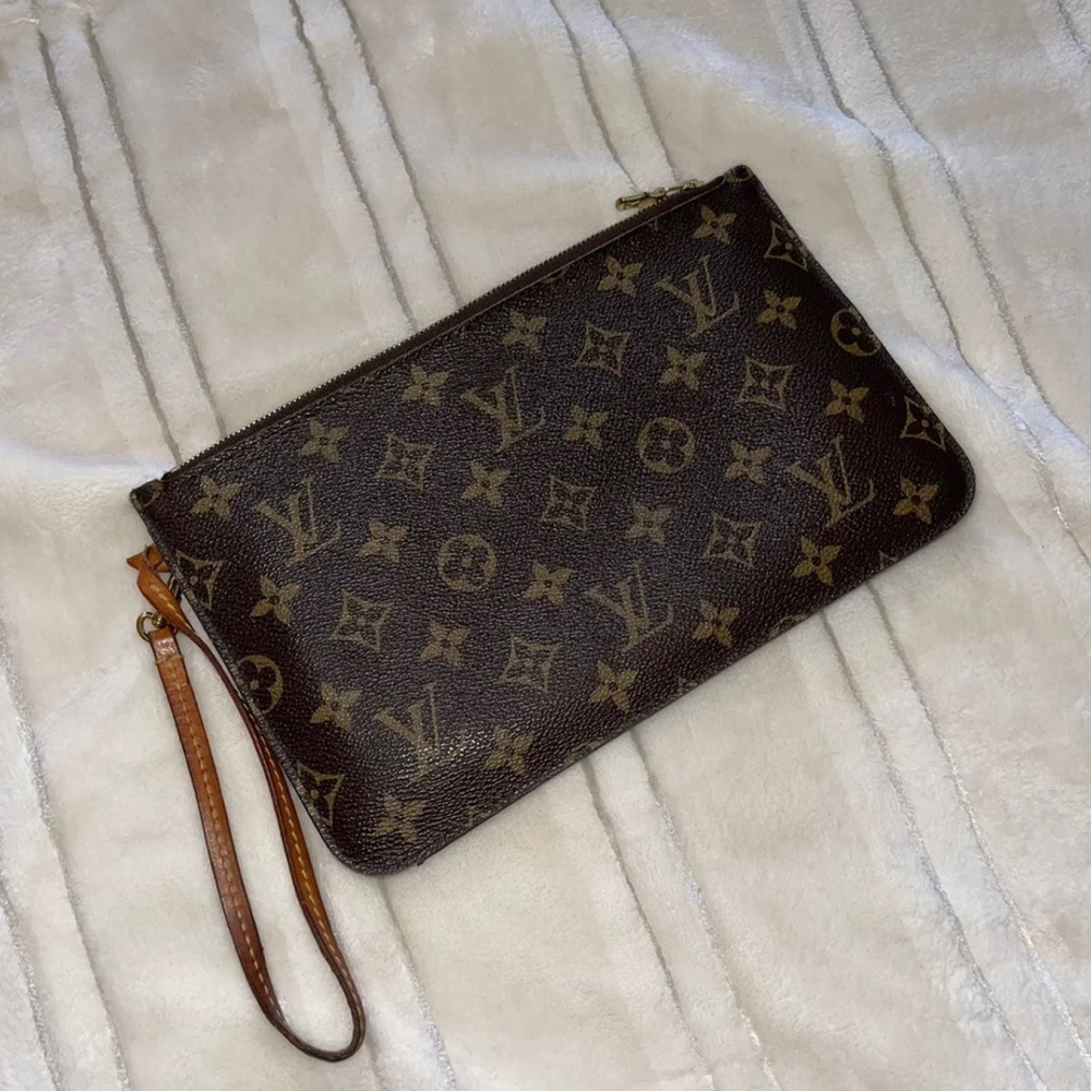 Louis Vuitton Neverfull Pochette